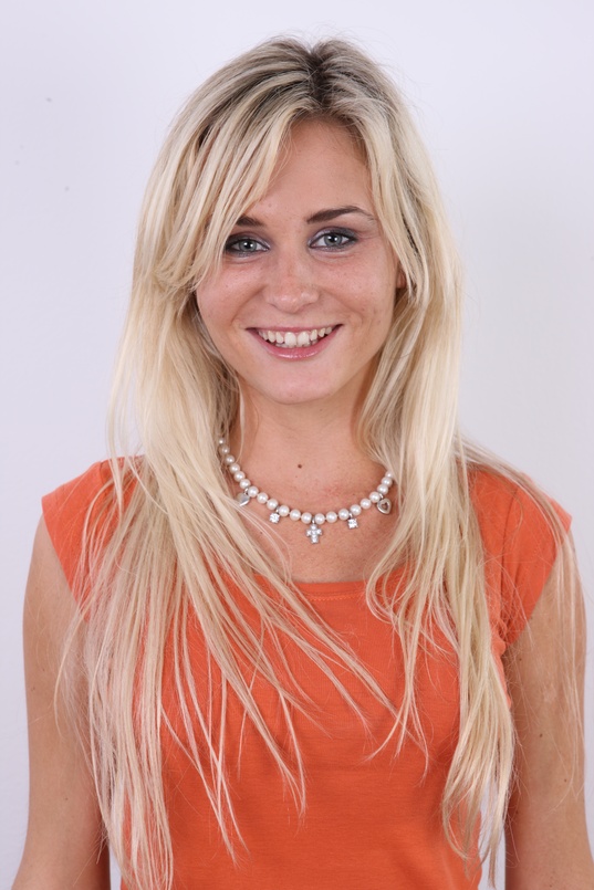 3. Download full pics of Sona (21) from czechcasting.com