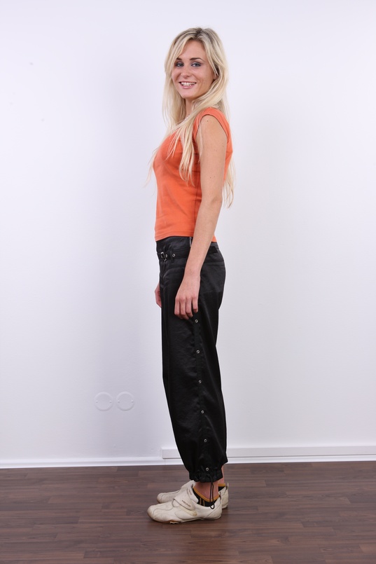 4. Download full pics of Sona (21) from czechcasting.com