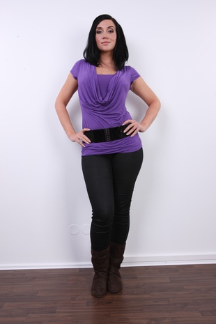 2. Download full pics of model Lucie (25) from czechcasting.com