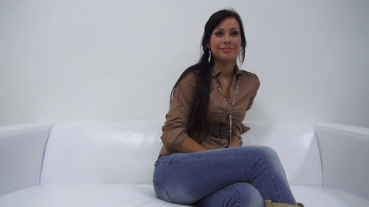 1. Download full pics of Hana (21) from czechcasting.com