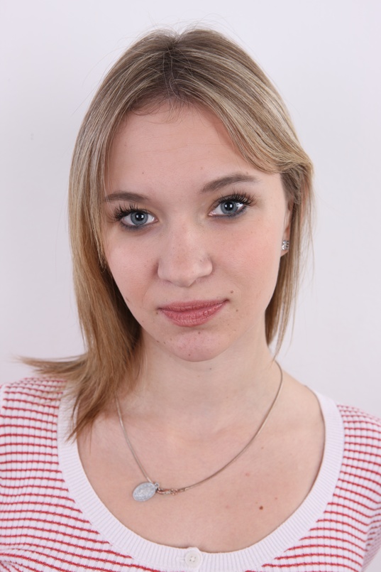 1. Download full pics of Lenka (20) from czechcasting.com