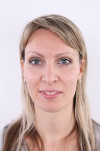 1. Download full pics of Monika (31) from czechcasting.com