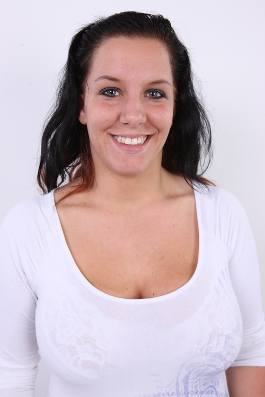 3. Download full pics of Kveta (25) from czechcasting.com