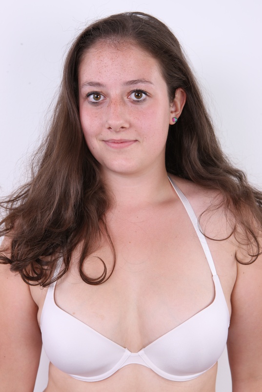 5. Download full pics of Klara (18) from czechcasting.com