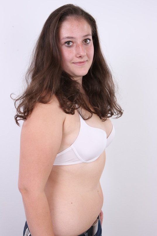 7. Download full pics of Klara (18) from czechcasting.com