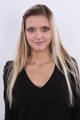3. Download full pics of model Denisa (19) from czechcasting.com