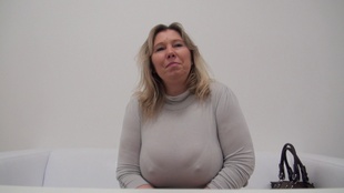 1. Download full pics of Jana (46) from czechcasting.com