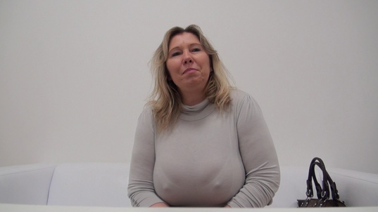 1. Download full pics of Jana (46) from czechcasting.com