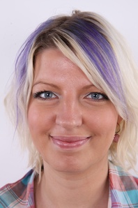 1. Download full pics of Pavla (23) from czechcasting.com