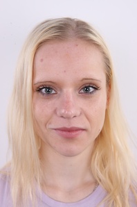 1. Download full pics of Karolina (21) from czechcasting.com