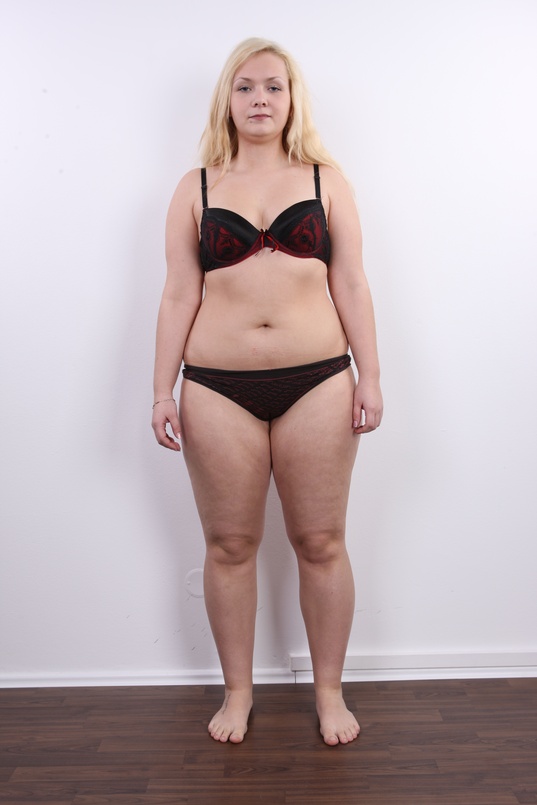 7. Download full pics of Lucie (18) from czechcasting.com