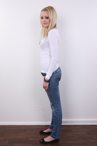 3. Download full pics of Andrea (25) from czechcasting.com