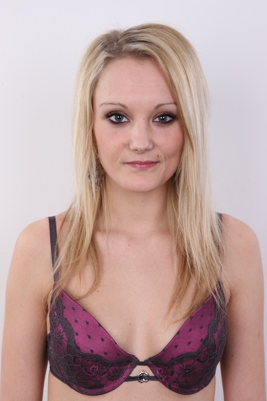 11. Download full pics of Andrea (25) from czechcasting.com