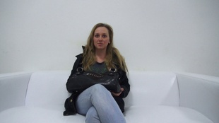 1. Download full pics of Magdalena (28) from czechcasting.com