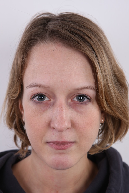 1. Download full pics of Alzbeta (27) from czechcasting.com