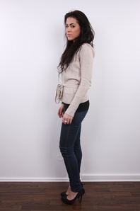 4. Download full pics of Alexandra (19) from czechcasting.com