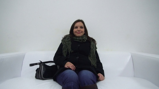 1. Download full pics of Sona (31) from czechcasting.com