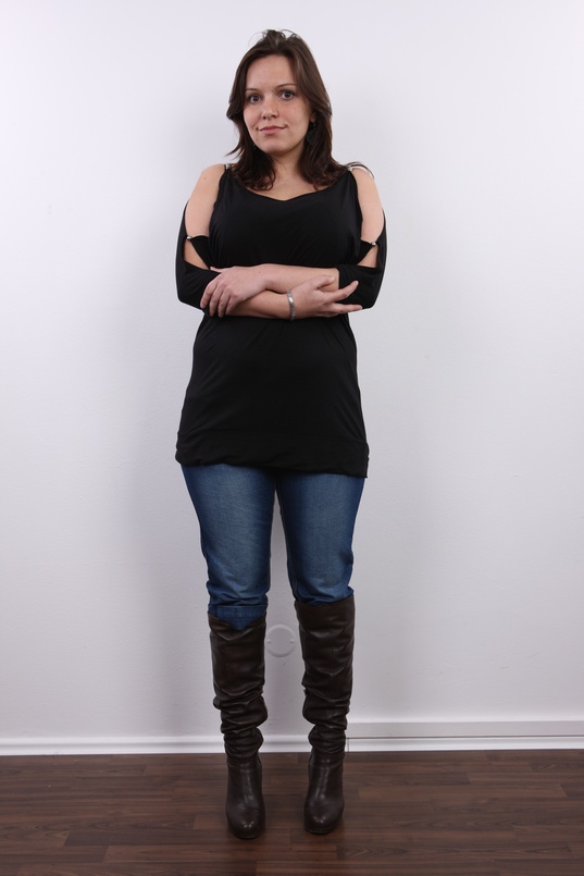 2. Download full pics of Sona (31) from czechcasting.com