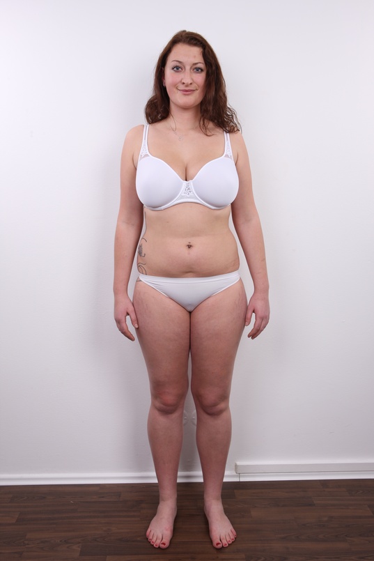 6. Download full pics of Diana (19) from czechcasting.com