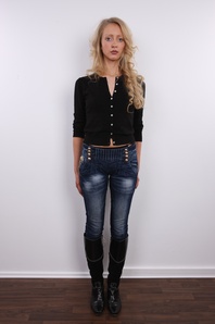 2. Download full pics of Eva (21) from czechcasting.com