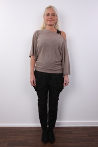 2. Download full pics of Kamila (28) from czechcasting.com