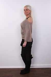 3. Download full pics of Kamila (28) from czechcasting.com