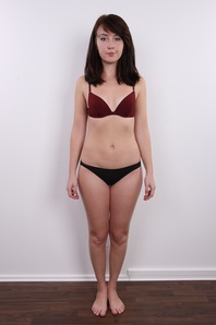 7. Download full pics of Anna (24) from czechcasting.com