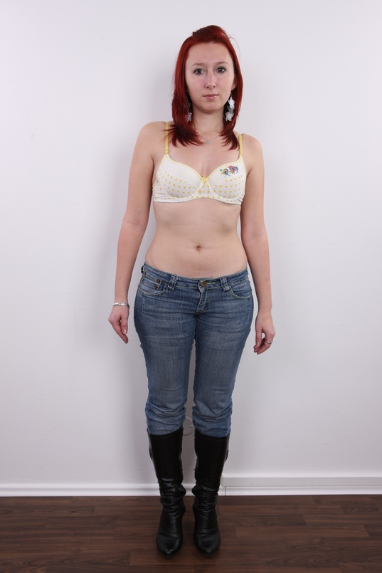 4. Download full pics of Monika (20) from czechcasting.com