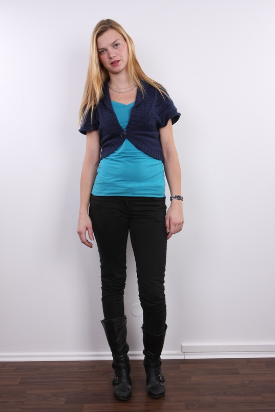 2. Download full pics of Petra (25) from czechcasting.com