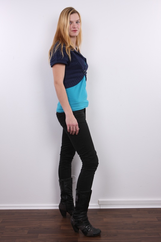 3. Download full pics of Petra (25) from czechcasting.com