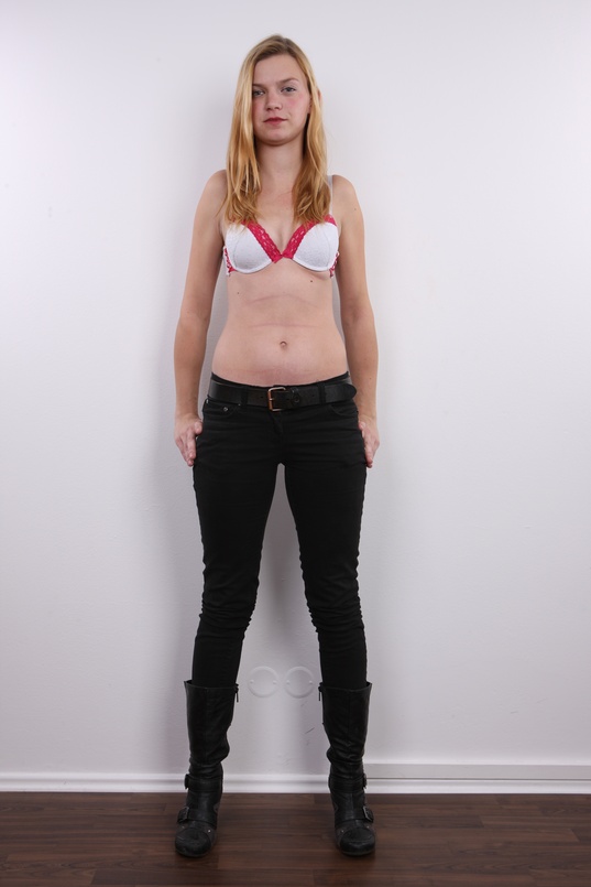 7. Download full pics of Petra (25) from czechcasting.com