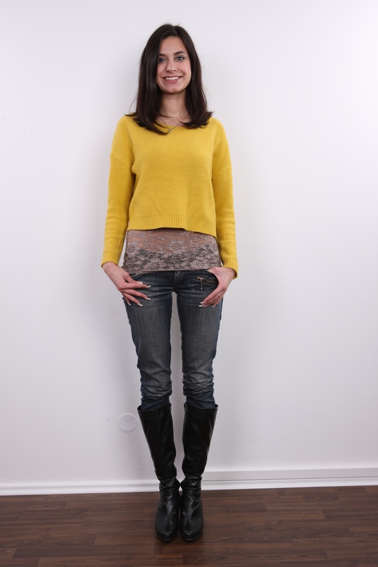 2. Download full pics of Renata (19) from czechcasting.com