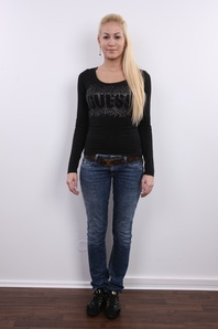 2. Download full pics of Veronika (25) from czechcasting.com