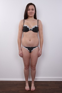 3. Download full pics of Michaela (21) from czechcasting.com