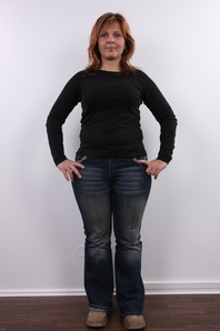 2. Download full pics of Radka (37) from czechcasting.com