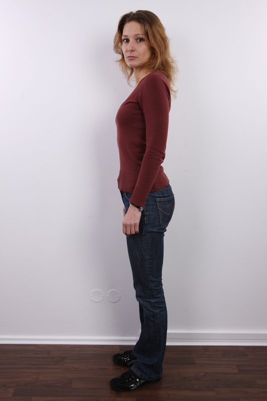 3. Download full pics of Radka (32) from czechcasting.com