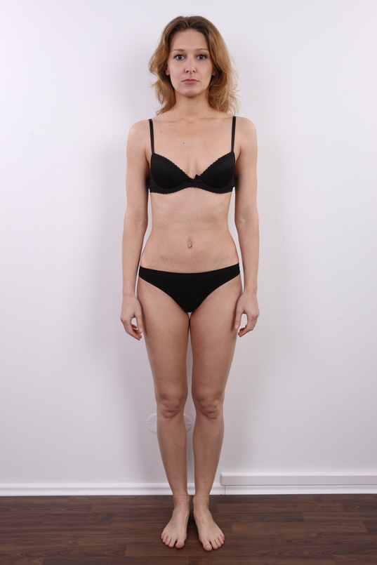 6. Download full pics of Radka (32) from czechcasting.com