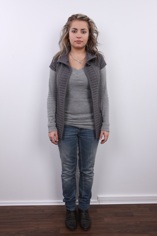 2. Download full pics of Jitka (22) from czechcasting.com