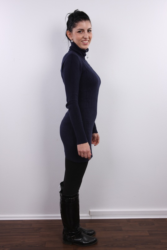 3. Download full pics of Jindriska (20) from czechcasting.com