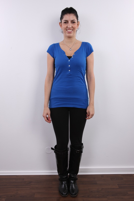 4. Download full pics of Jindriska (20) from czechcasting.com