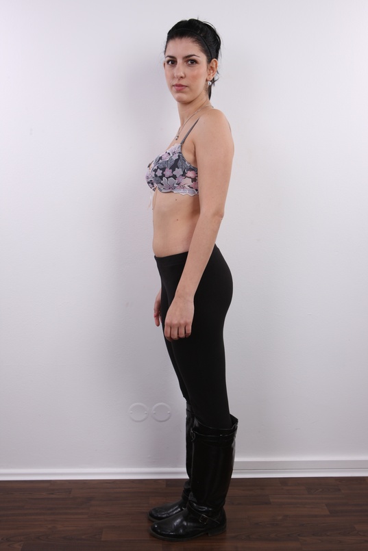 6. Download full pics of Jindriska (20) from czechcasting.com