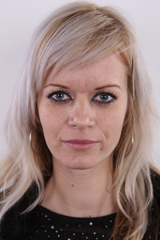 1. Download full pics of Sona (27) from czechcasting.com