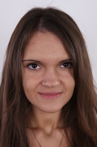 1. Download full pics of Alina (19) from czechcasting.com