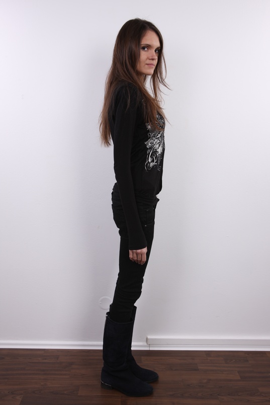 3. Download full pics of Alina (19) from czechcasting.com