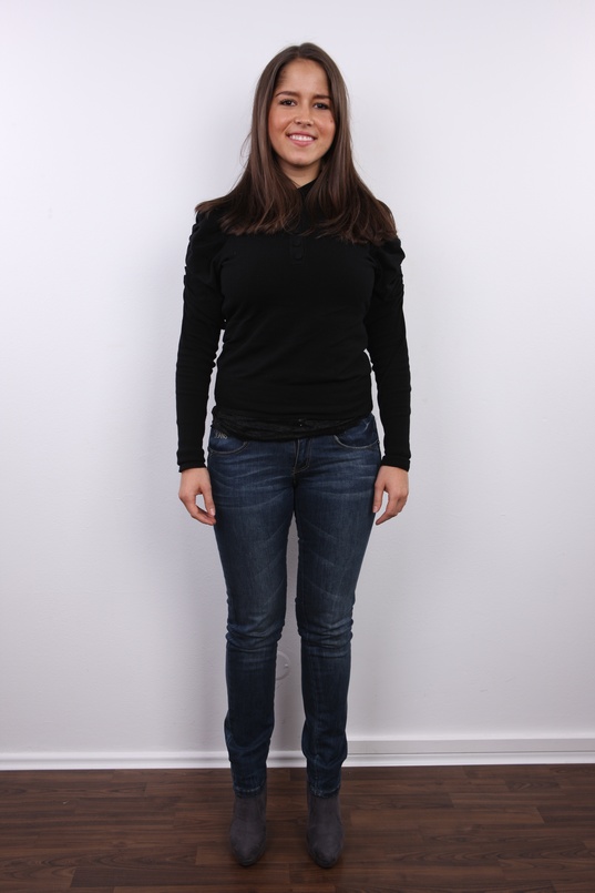 2. Download full pics of Andrea (24) from czechcasting.com