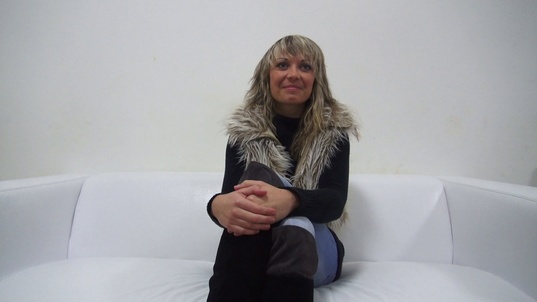 1. Download full pics of Jirina (30) from czechcasting.com