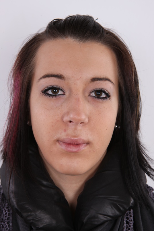 1. Download full pics of Hanna (20) from czechcasting.com