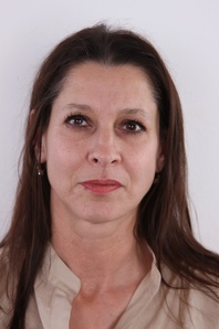 1. Download full pics of Alena (50) from czechcasting.com