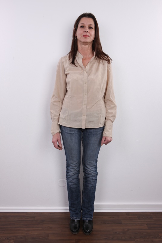 2. Download full pics of Alena (50) from czechcasting.com