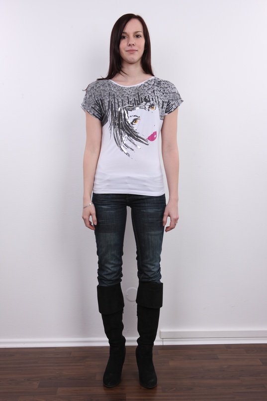 4. Download full pics of Lucie (23) from czechcasting.com